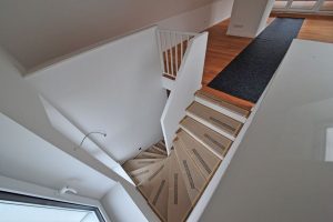 neue Treppe vom Dachgeschoss zum Spitzboden