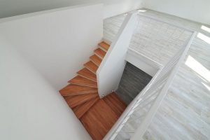 vollwertige Treppe zum Spitzboden